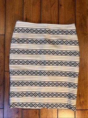 Ann Taylor Black and White Geometric Stripe Pencil Skirt
